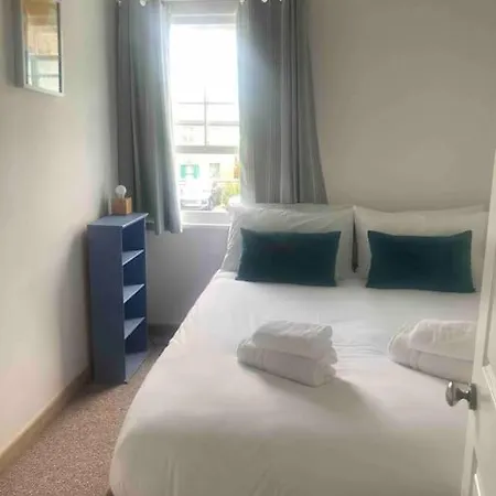 2-bedroom In Heart Of W/ Parking *